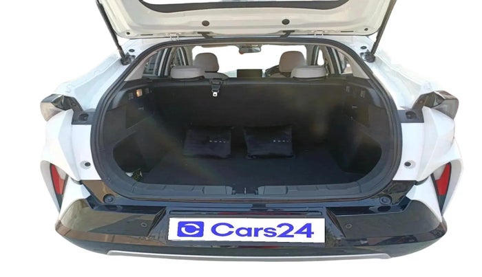 2025 Tata Curvv Creative Plus S 1.5 Diesel 7DCA, Diesel, Automatic, 4,811 km, exterior