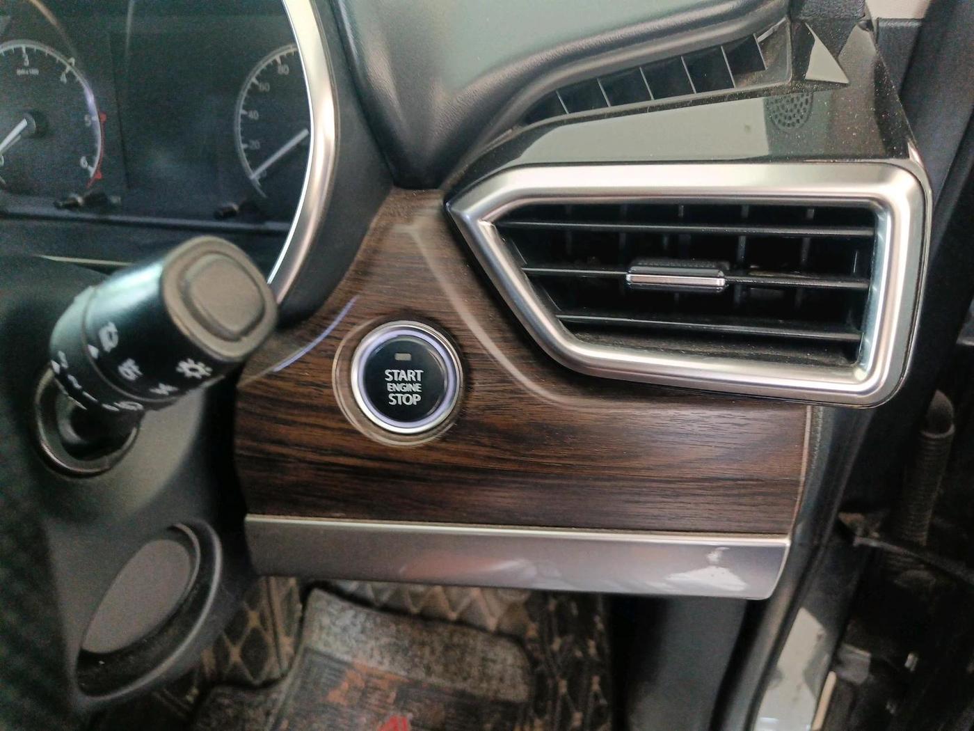 2022 Tata Harrier XTA 2.0L KRYOTEC PLUS, Diesel, Automatic, 58,926 km, interior