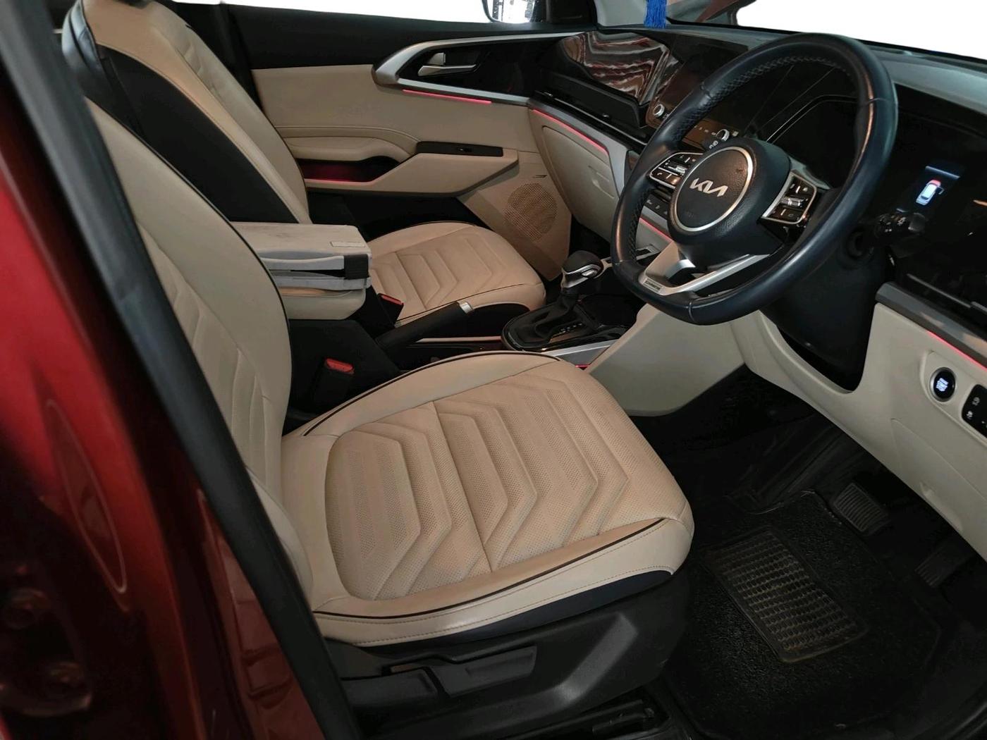 2023 KIA CARENS LUXURY PLUS 1.5 DIESEL AT 7 STR, Diesel, Automatic, 15,524 km, interior