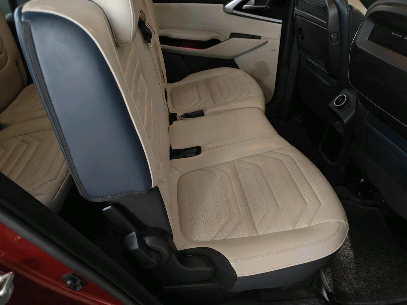 2023 KIA CARENS LUXURY PLUS 1.5 DIESEL AT 7 STR, Diesel, Automatic, 15,524 km, interior