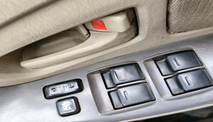 2007 Toyota Innova G4 2.5 8 STR, Diesel, Manual, 79,100 km, interior