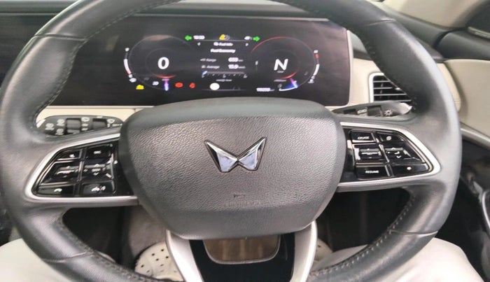 2023 Mahindra XUV700 AX 7 LUXURY D MT 7 STR, Diesel, Manual, 1,19,258 km, interior