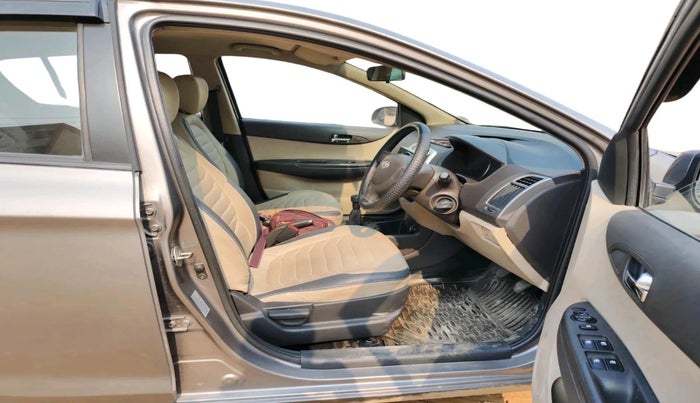 2013 Hyundai i20 MAGNA 1.2, Petrol, Manual, 93,845 km, interior