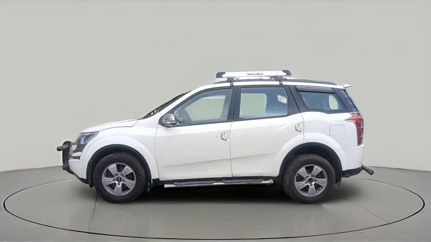 2014 Mahindra XUV500 W8, Diesel, Manual, 2,06,089 km, exterior