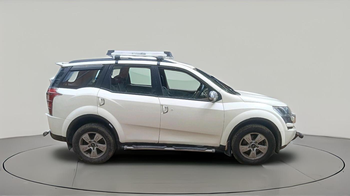 2014 Mahindra XUV500 W8, Diesel, Manual, 2,06,089 km, exterior