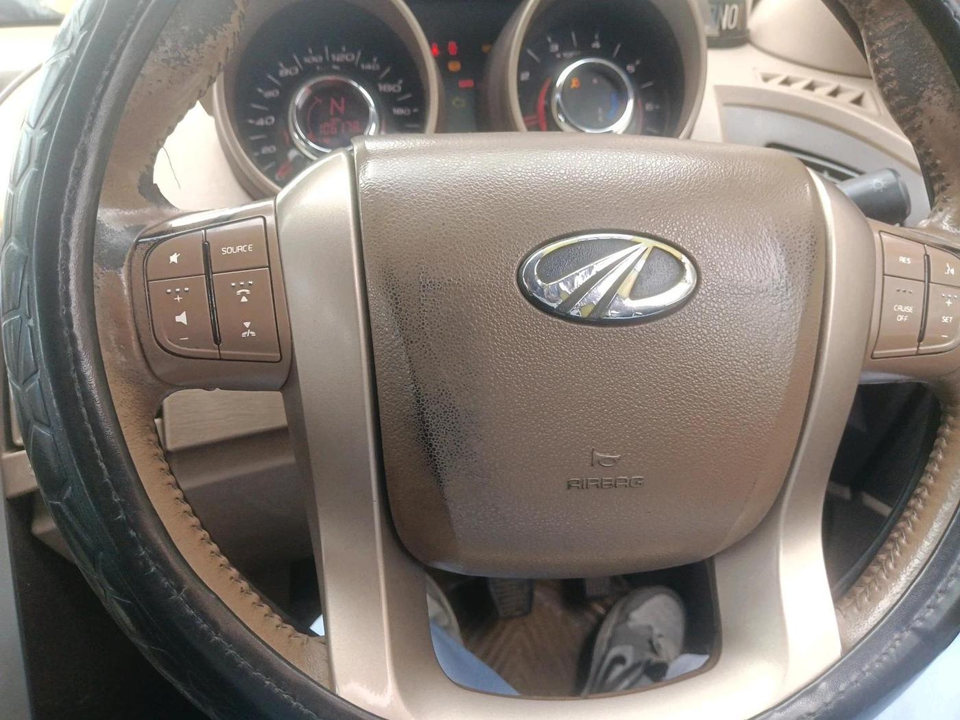 2014 Mahindra XUV500 W8, Diesel, Manual, 2,06,089 km, interior