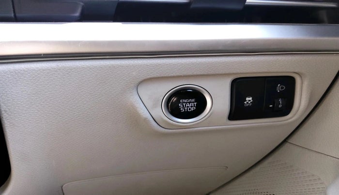 2022 KIA CARENS PRESTIGE PLUS 1.4 PETROL 7 STR, Petrol, Manual, 47,973 km, interior