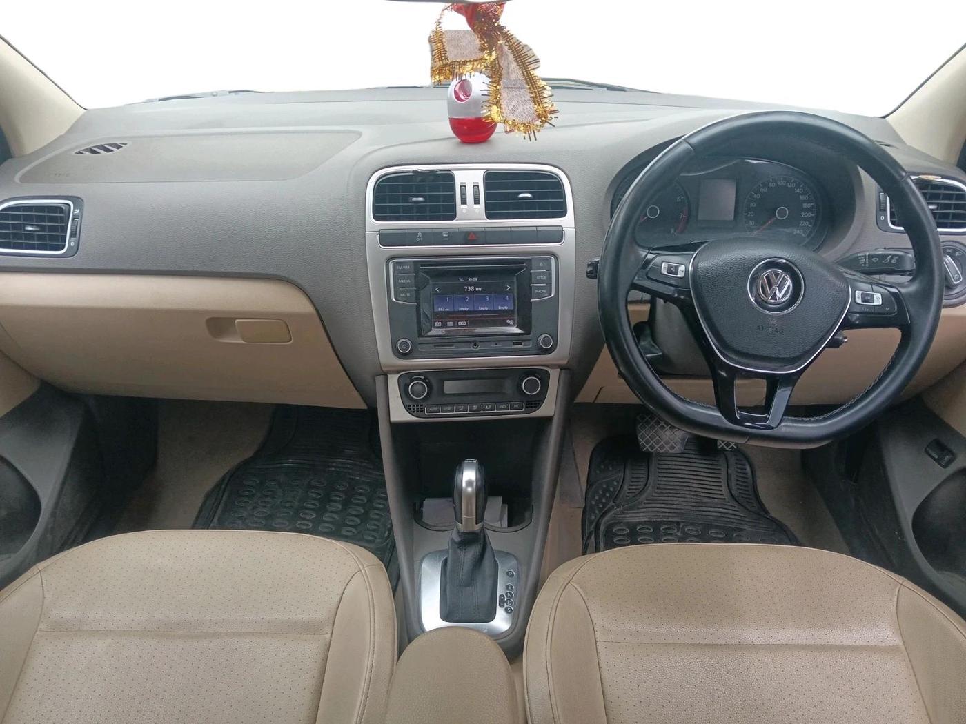 2016 Volkswagen Vento HIGHLINE PETROL AT, Petrol, Automatic, 1,00,935 km, interior