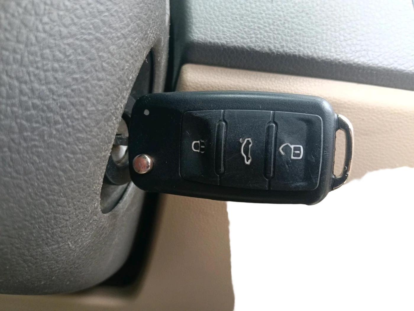 2016 Volkswagen Vento HIGHLINE PETROL AT, Petrol, Automatic, 1,00,935 km, interior