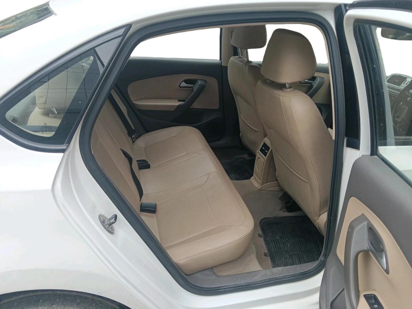 2016 Volkswagen Vento HIGHLINE PETROL AT, Petrol, Automatic, 1,00,935 km, interior