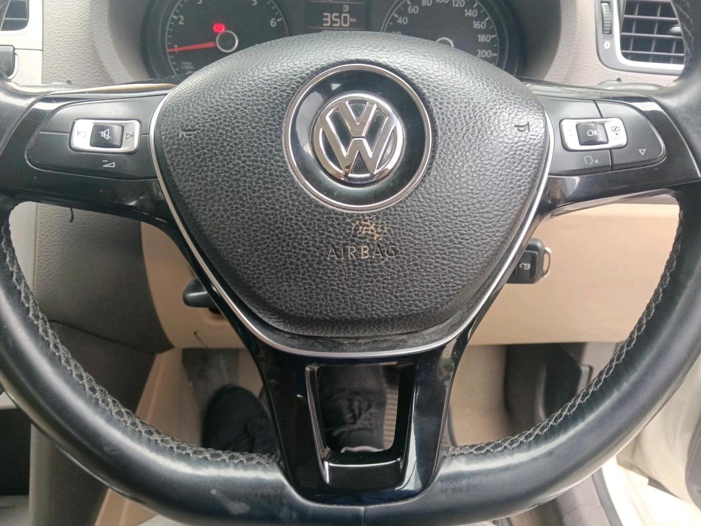 2016 Volkswagen Vento HIGHLINE PETROL AT, Petrol, Automatic, 1,00,935 km, interior