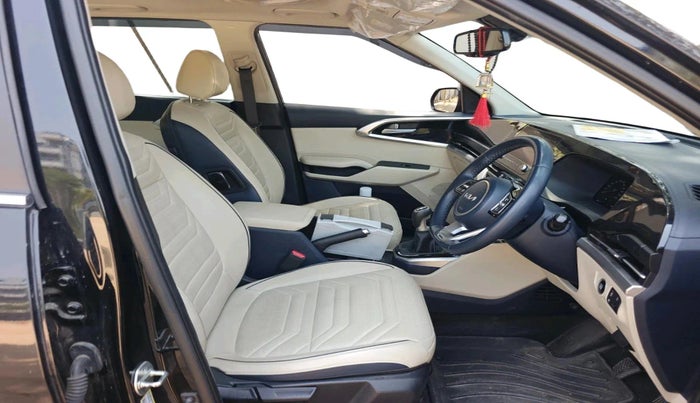 2023 KIA CARENS LUXURY PLUS 1.5 IMT PETROL, Petrol, Manual, 20,522 km, interior