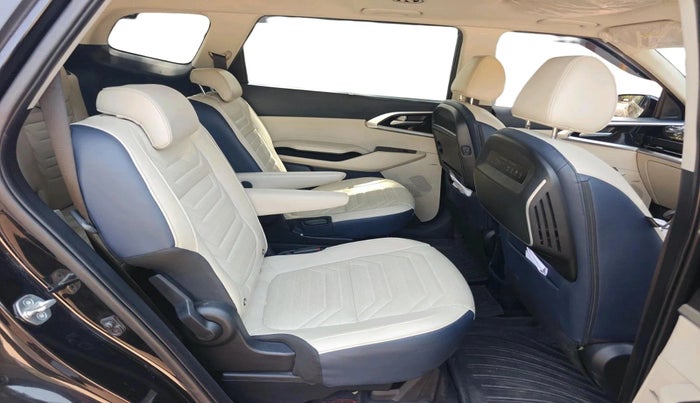 2023 KIA CARENS LUXURY PLUS 1.5 IMT PETROL, Petrol, Manual, 20,522 km, interior