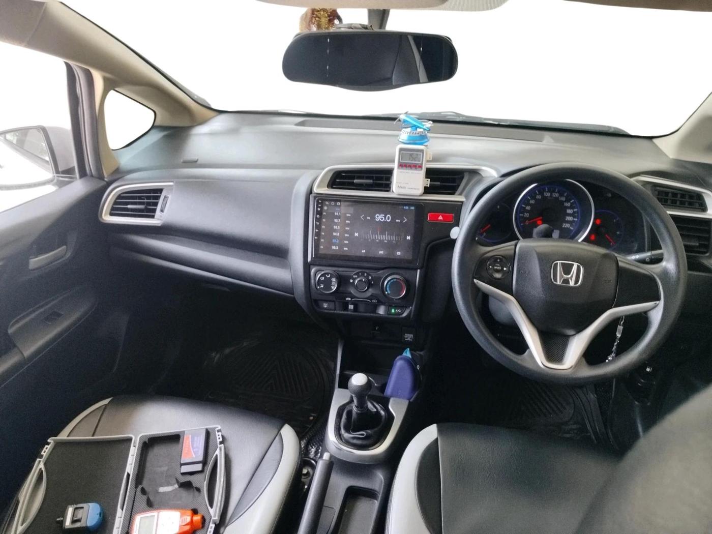 2016 Honda Jazz 1.2L I-VTEC S, Petrol, Manual, 1,03,816 km, interior