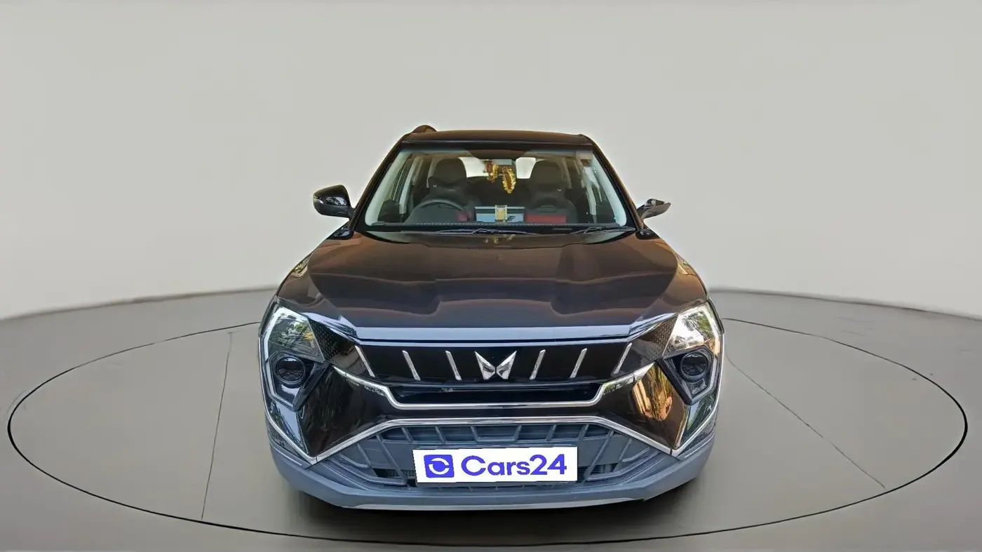 2025 Mahindra XUV 3XO AX5L 1.2 TGDi AT, Petrol, Automatic, 7,534 km, exterior