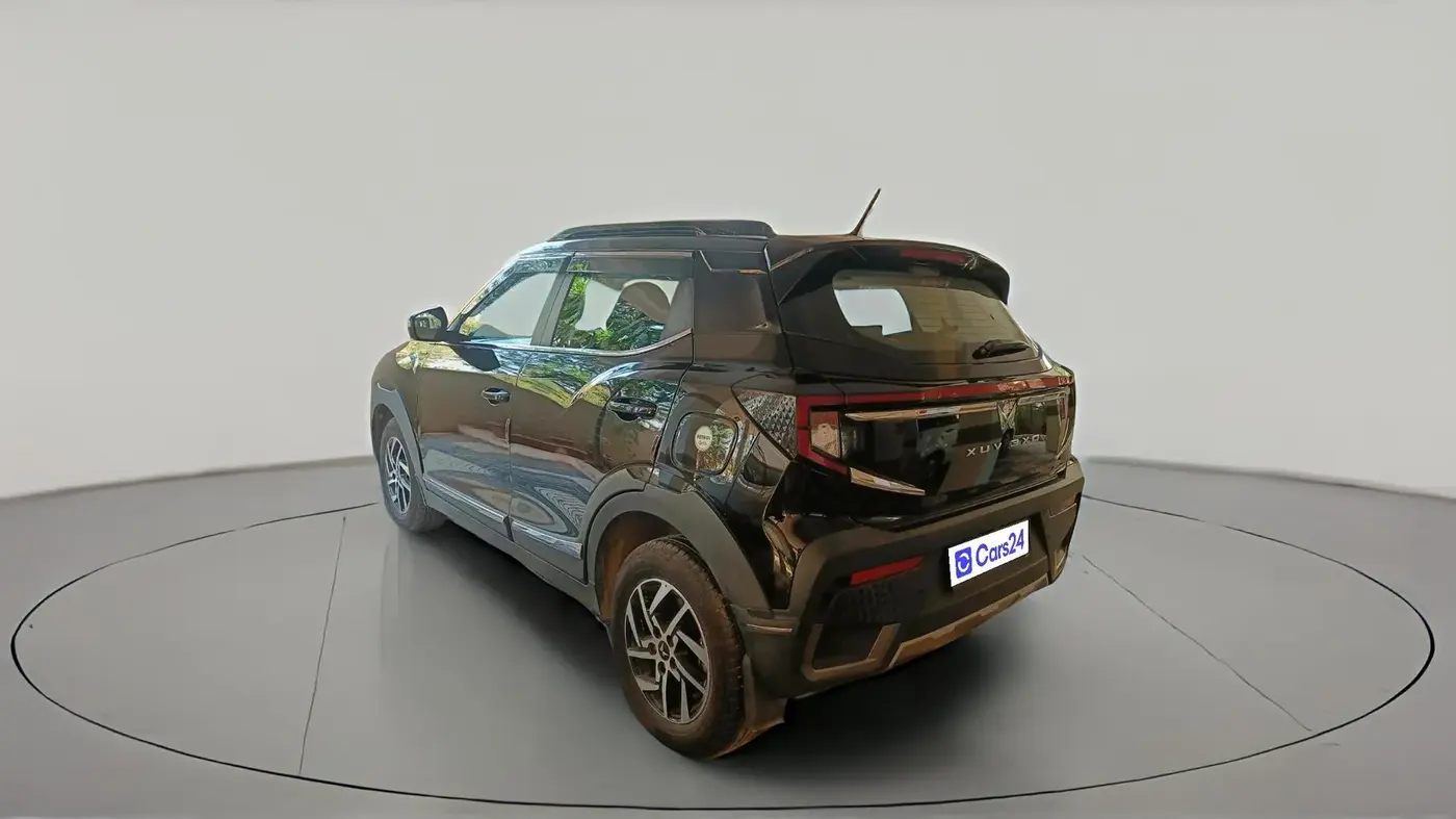 2025 Mahindra XUV 3XO AX5L 1.2 TGDi AT, Petrol, Automatic, 7,534 km, exterior
