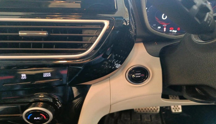 2025 Mahindra XUV 3XO AX5L 1.2 TGDi AT, Petrol, Automatic, 7,534 km, interior