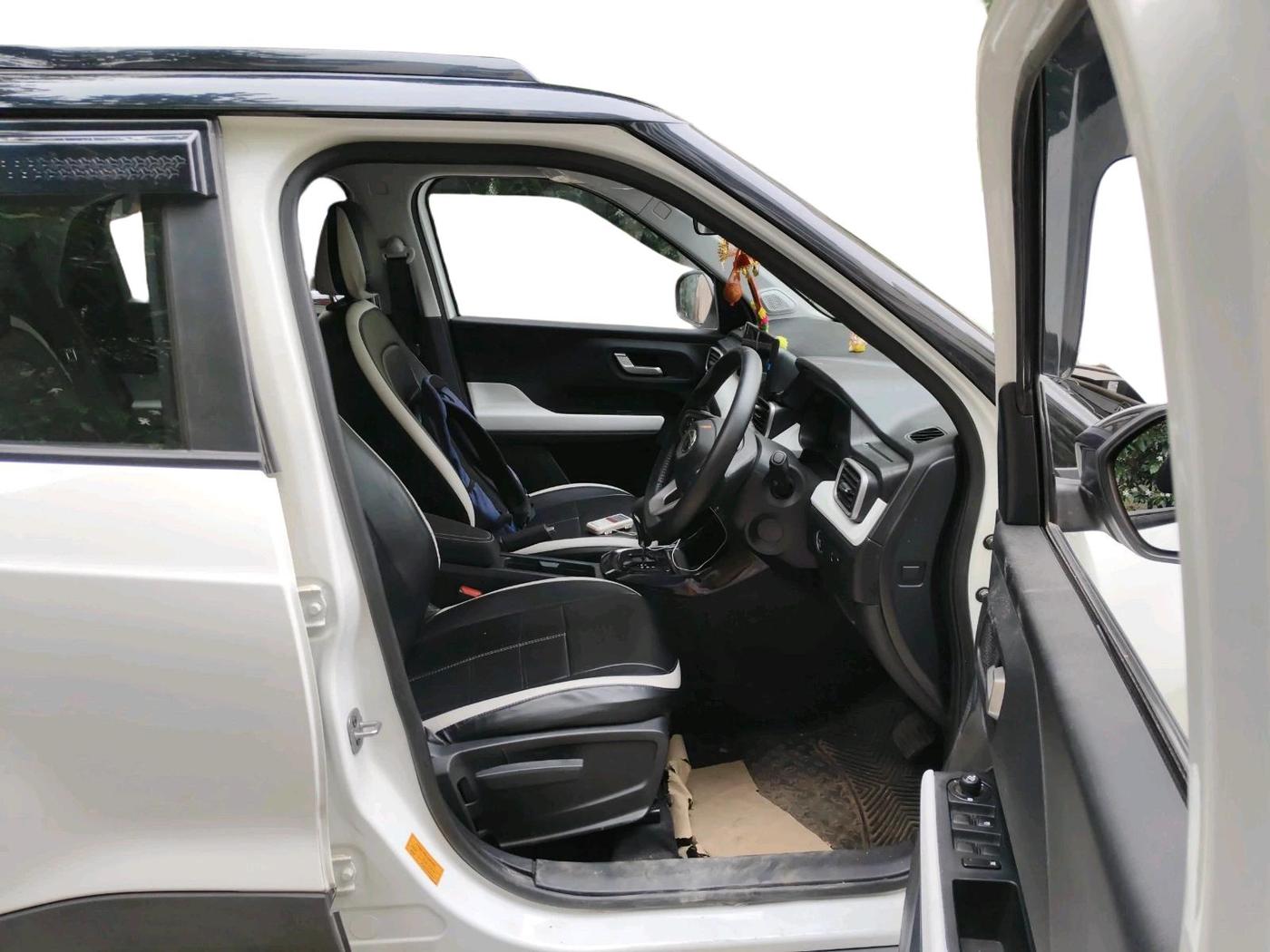 2024 Tata PUNCH Creative Plus (S) AMT, Petrol, Automatic, 5,742 km, interior