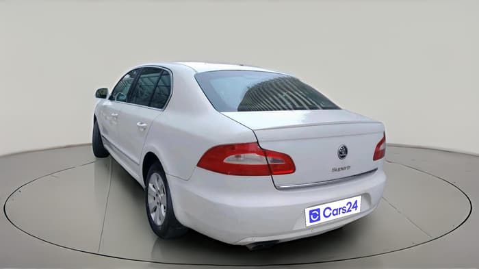 2013 Skoda Superb ELEGANCE 2.0 TDI CR AT, Diesel, Automatic, 2,51,808 km, exterior