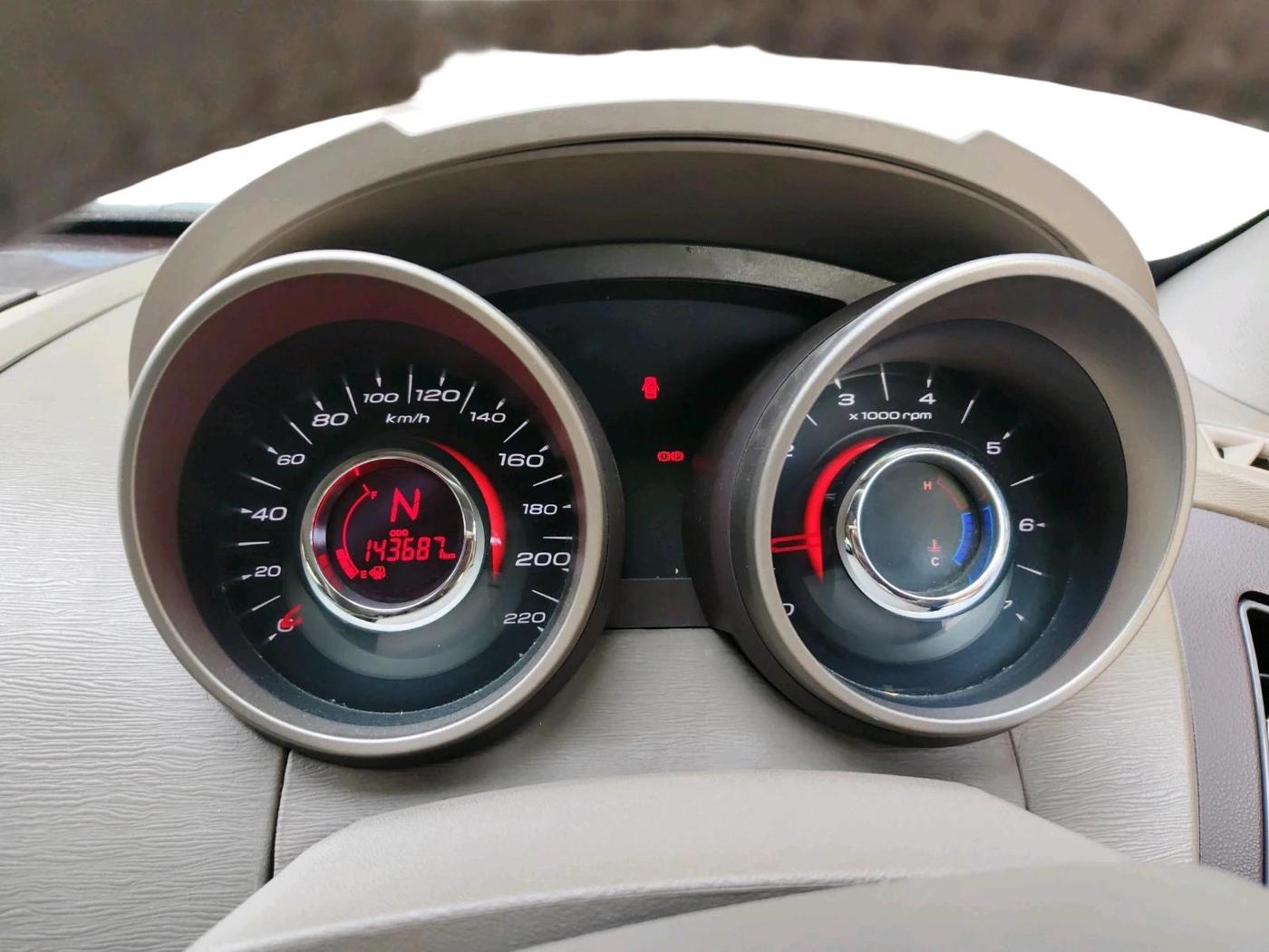 2013 Mahindra XUV500 W8, Diesel, Manual, 1,43,687 km, interior