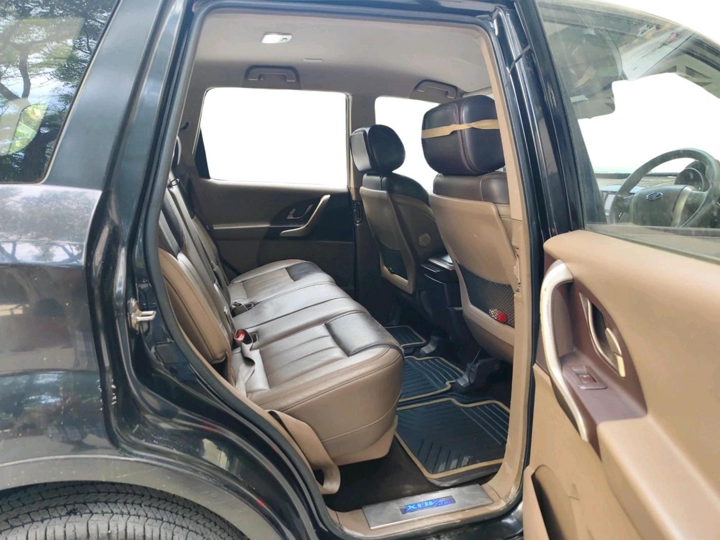 2013 Mahindra XUV500 W8, Diesel, Manual, 1,43,687 km, interior