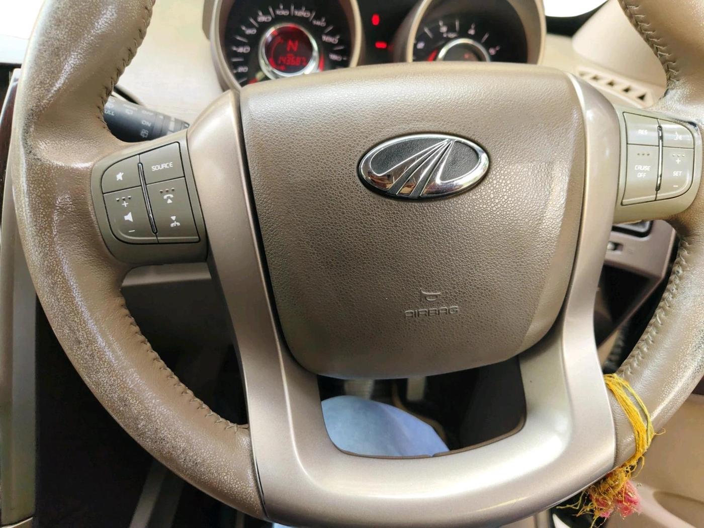 2013 Mahindra XUV500 W8, Diesel, Manual, 1,43,687 km, interior