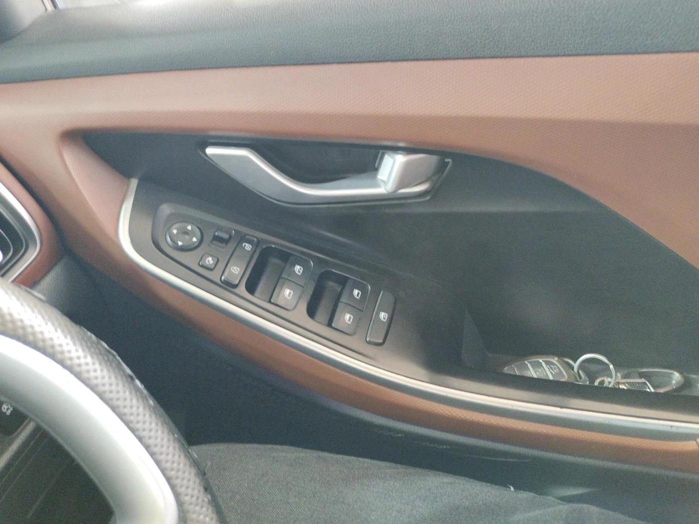 2023 Hyundai ALCAZAR PRESTIGE 1.5 TURBO PETROL MT 7STR, Petrol, Manual, 27,509 km, interior