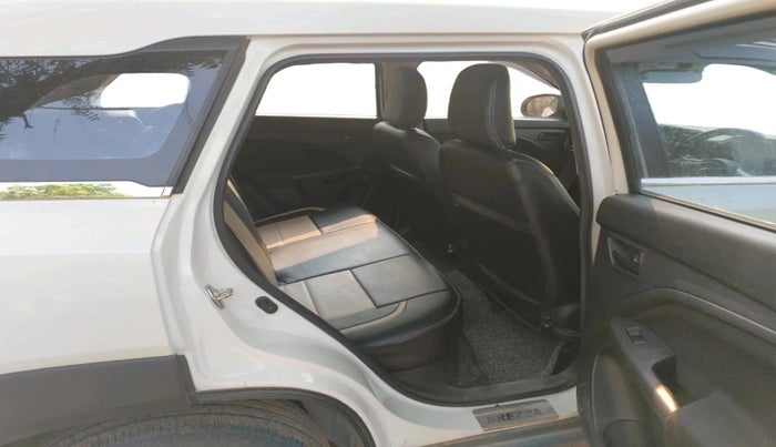 2023 Maruti BREZZA VXI AT SMART HYBRID, Petrol, Automatic, 19,585 km, interior