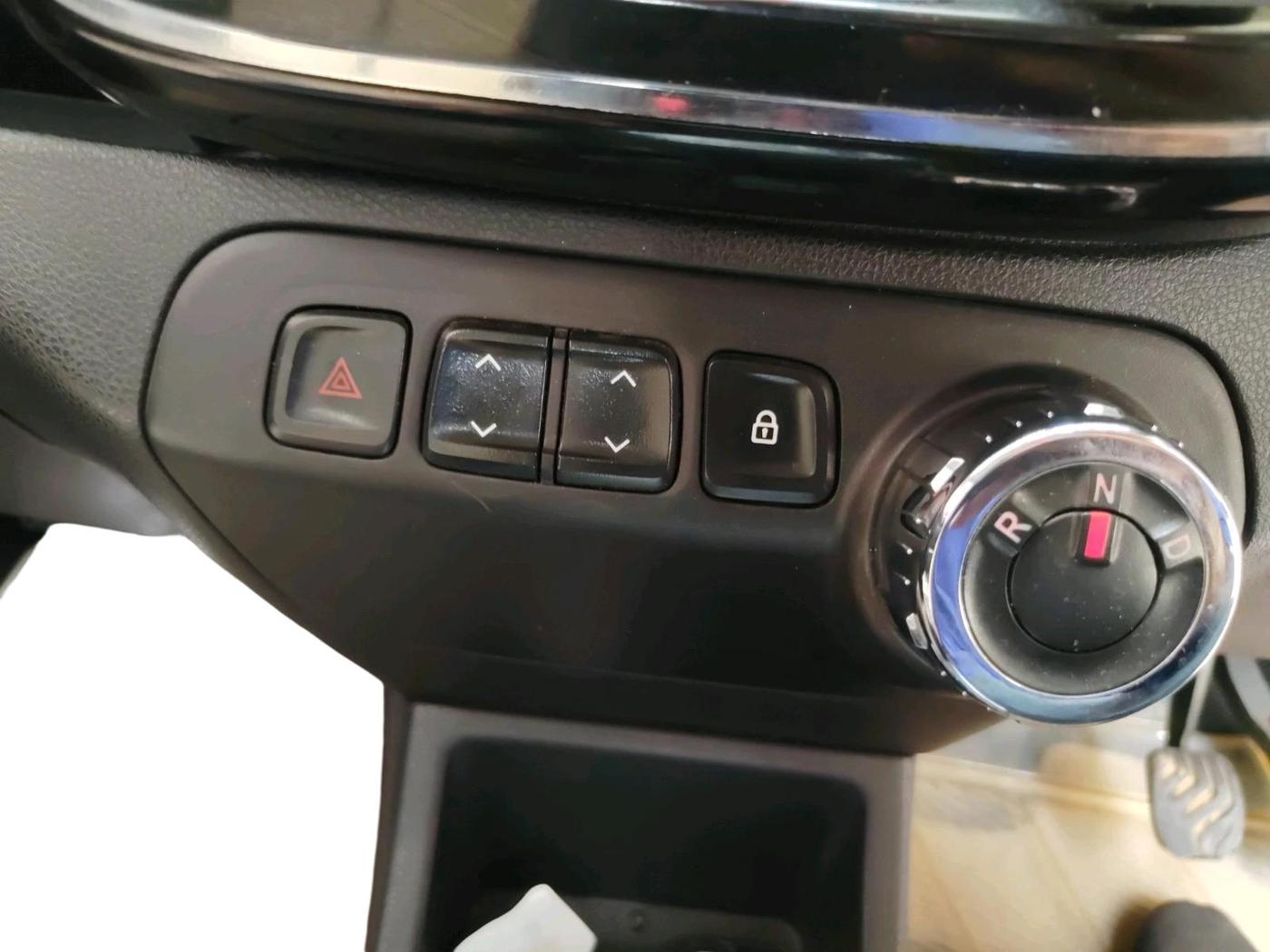 2017 Renault Kwid RXT 1.0 AMT, Petrol, Automatic, 64,544 km, interior
