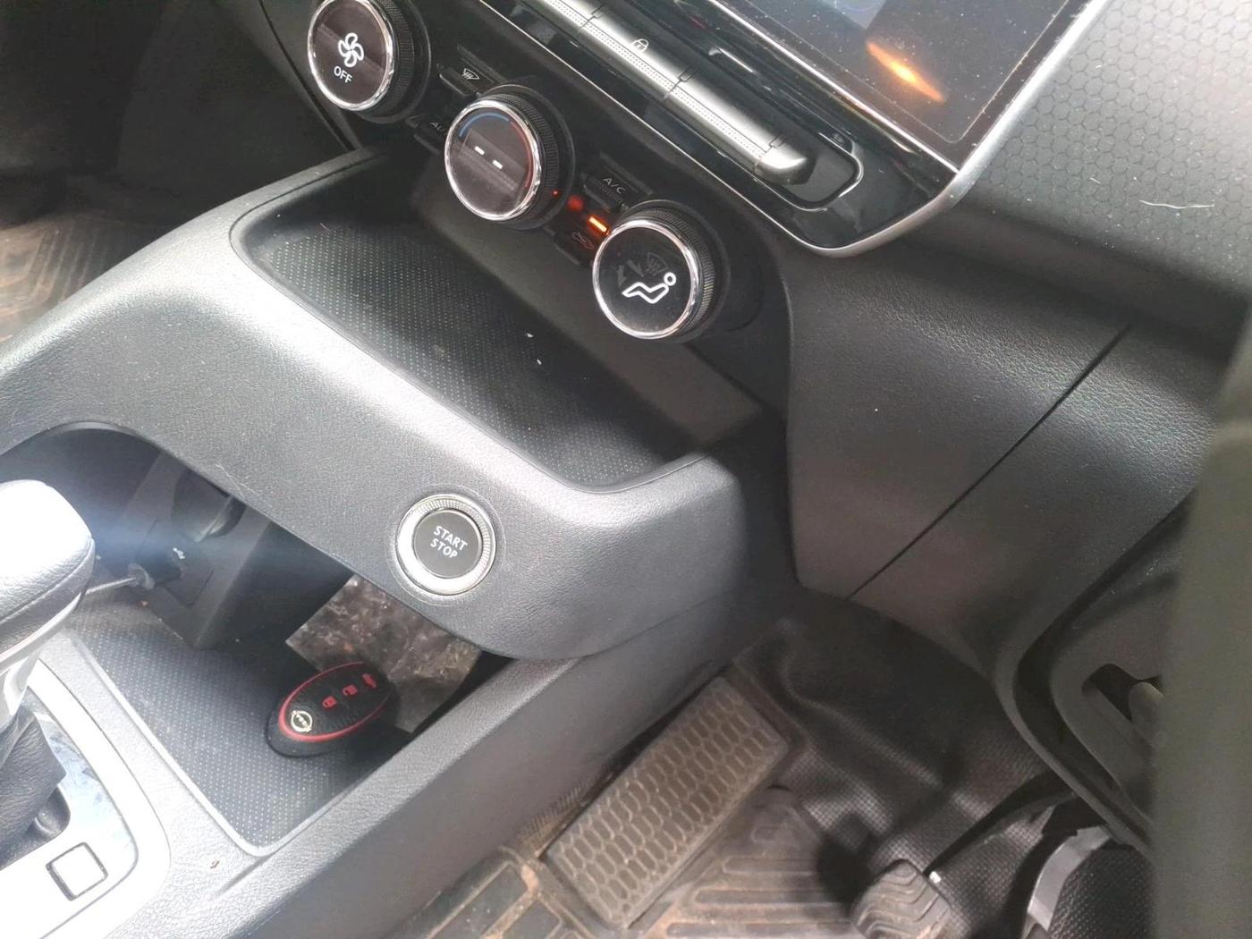 2024 Nissan MAGNITE XV PREMIUM TURBO CVT, Petrol, Automatic, 14,234 km, interior