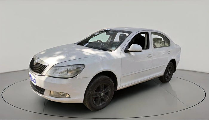 2013 Skoda Laura AMBITION 2.0 TDI CR MT, Diesel, Manual, 1,52,447 km, exterior