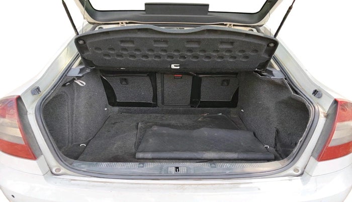 2013 Skoda Laura AMBITION 2.0 TDI CR MT, Diesel, Manual, 1,52,447 km, exterior