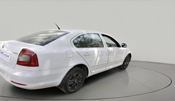 2013 Skoda Laura AMBITION 2.0 TDI CR MT, Diesel, Manual, 1,52,447 km, exterior