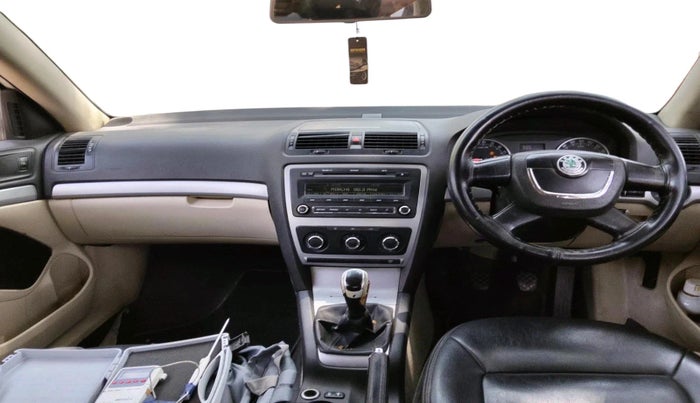 2013 Skoda Laura AMBITION 2.0 TDI CR MT, Diesel, Manual, 1,52,447 km, interior