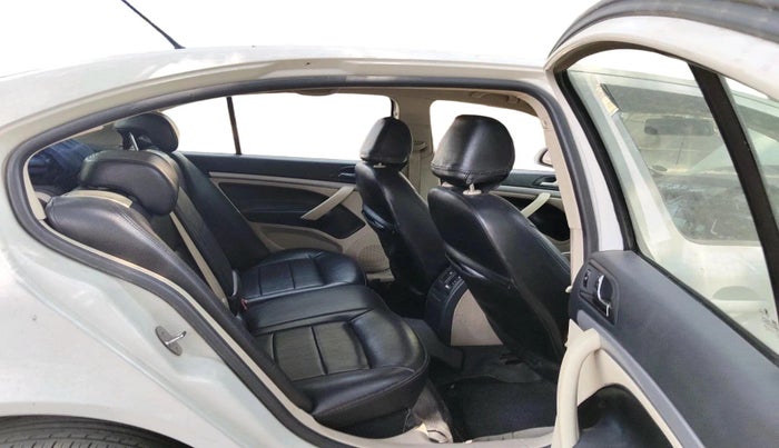 2013 Skoda Laura AMBITION 2.0 TDI CR MT, Diesel, Manual, 1,52,447 km, interior