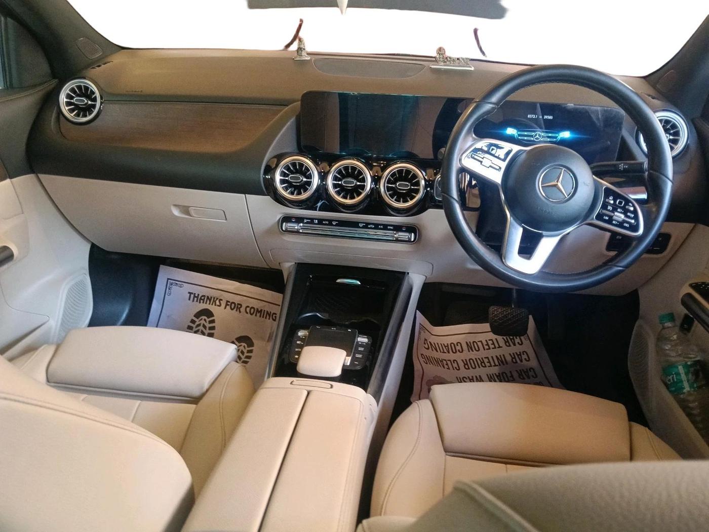 2022 Mercedes Benz GLA Class 200, Petrol, Automatic, 39,585 km, interior