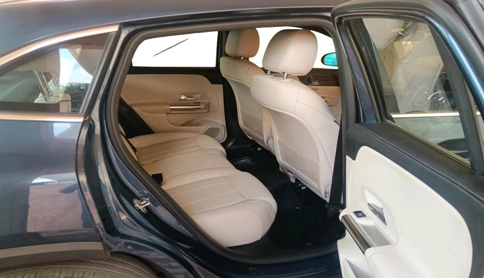 2022 Mercedes Benz GLA Class 200, Petrol, Automatic, 39,585 km, interior
