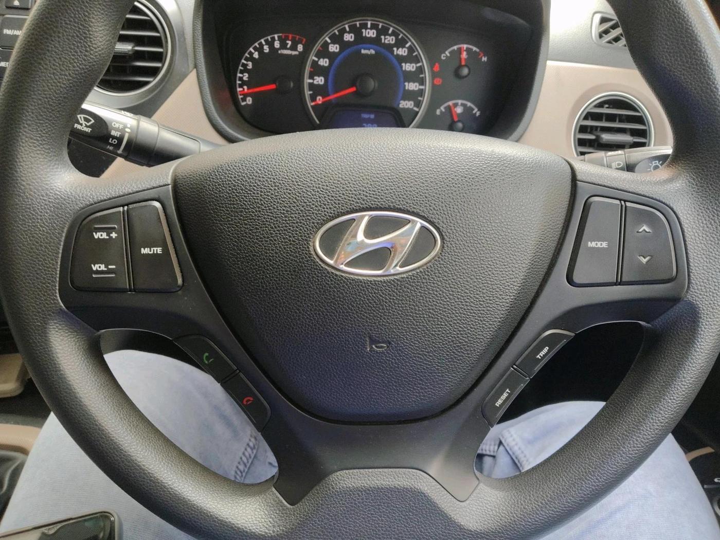 2015 Hyundai Grand i10 SPORTZ 1.2 KAPPA VTVT, Petrol, Manual, 50,375 km, interior