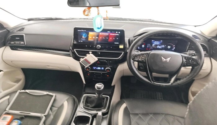 2025 Mahindra XUV 3XO AX5 1.5 Turbo Diesel, Diesel, Manual, 13,469 km, interior