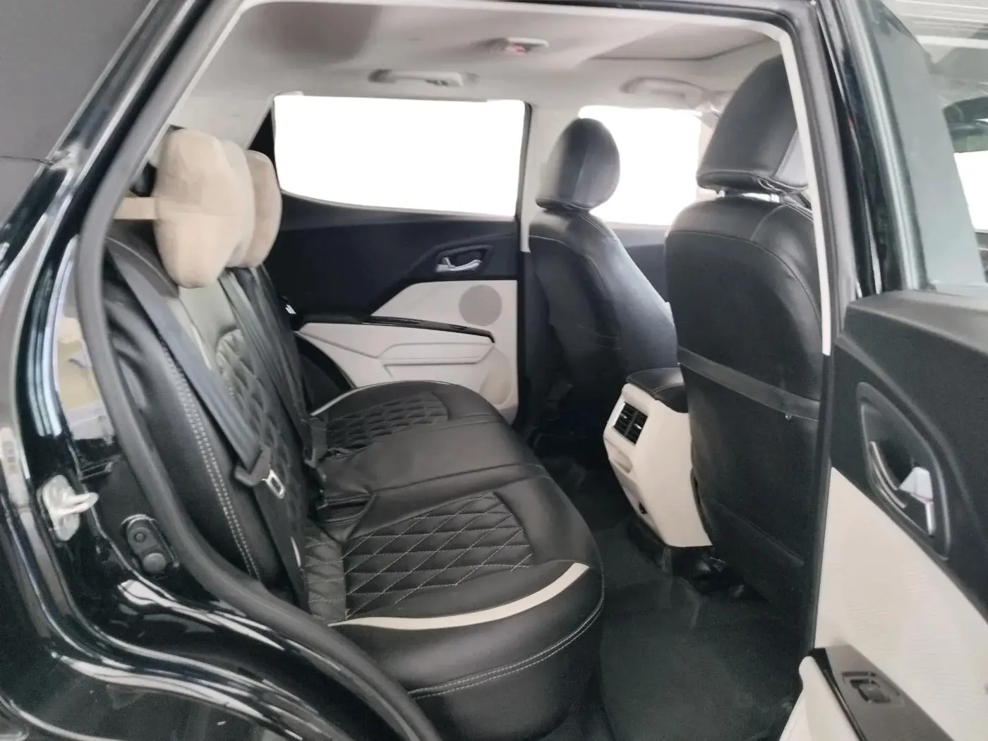 2025 Mahindra XUV 3XO AX5 1.5 Turbo Diesel, Diesel, Manual, 13,469 km, interior