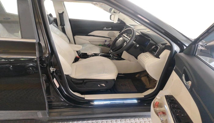 2024 Mahindra XUV 3XO AX7L 1.2 TGDi AT, Petrol, Automatic, 11,375 km, interior