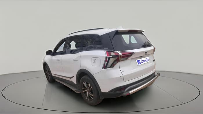 2022 Mahindra XUV700 AX 5 P MT 5 STR, Petrol, Manual, 44,335 km, exterior