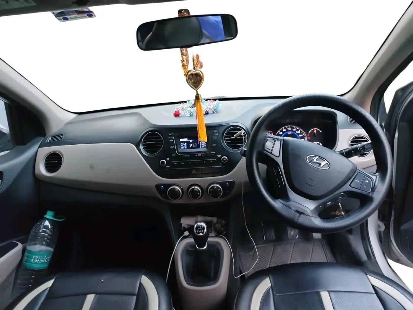 2016 Hyundai Grand i10 SPORTZ 1.2 KAPPA VTVT, Petrol, Manual, 1,11,333 km, interior