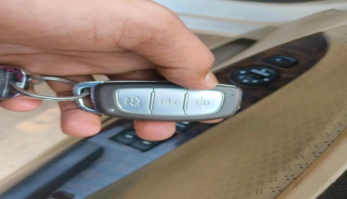 2015 Hyundai Verna FLUIDIC 1.6 VTVT SX, Petrol, Manual, 80,892 km, interior