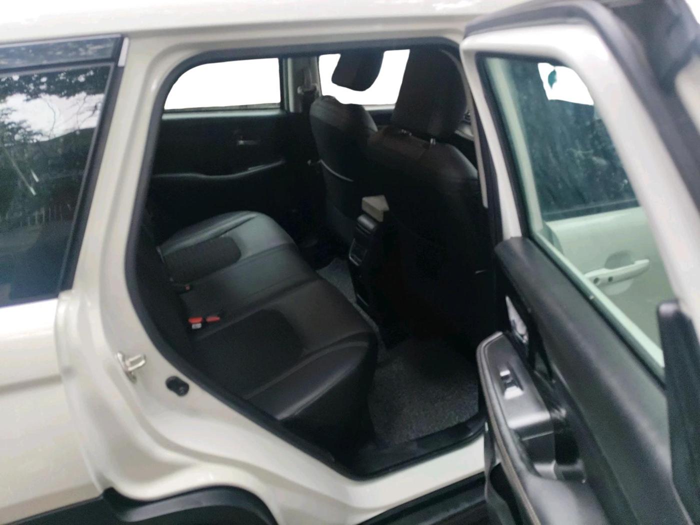 2025 Maruti Victoris Zxi Plus 1.5 eCVT, Hybrid, Automatic, 10,869 km, interior