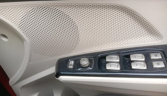 2022 Mahindra XUV300 W8 1.2 PETROL, Petrol, Manual, 55,261 km, interior
