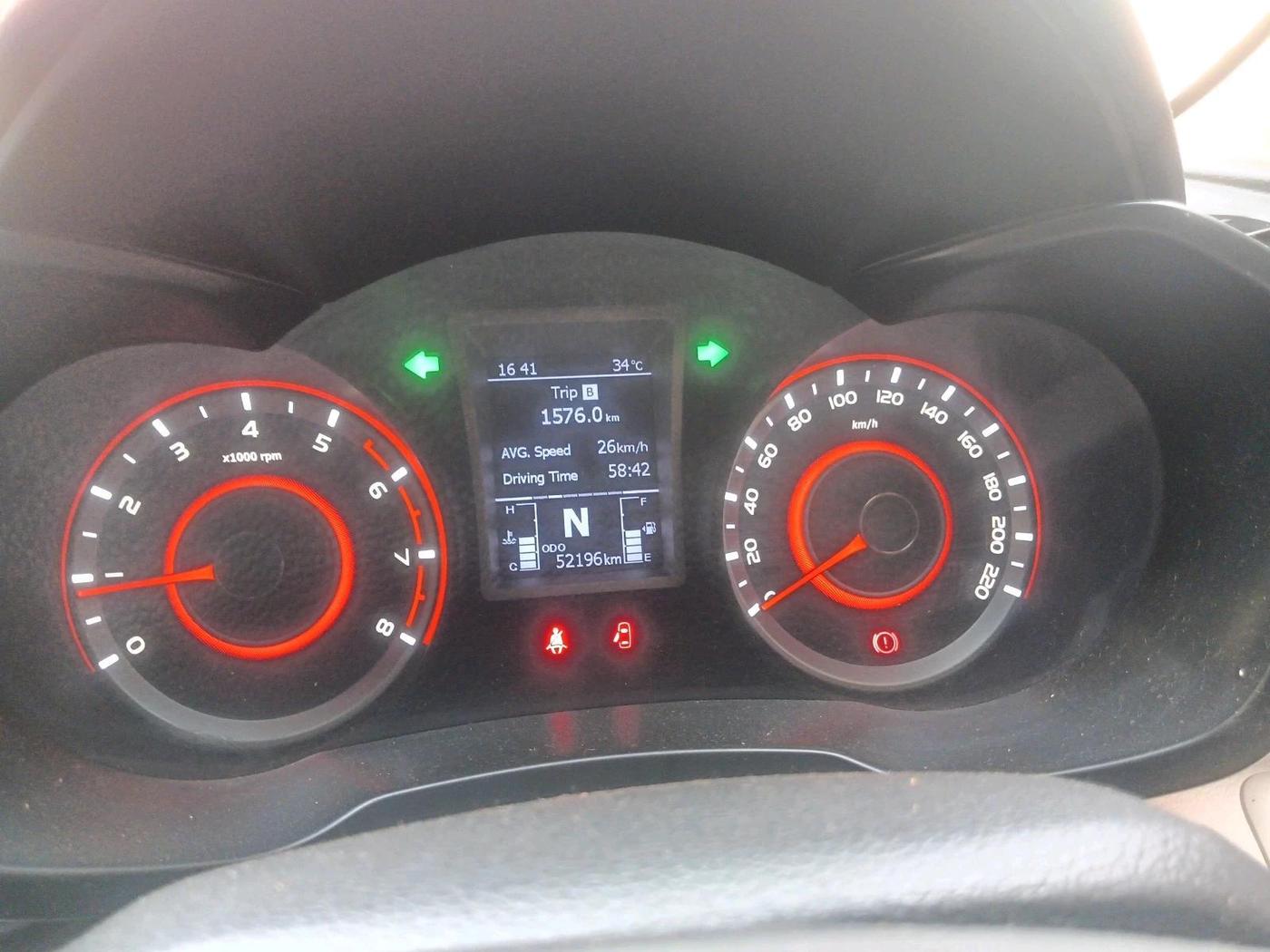 2022 Mahindra XUV300 W8 1.2 PETROL, Petrol, Manual, 55,261 km, interior