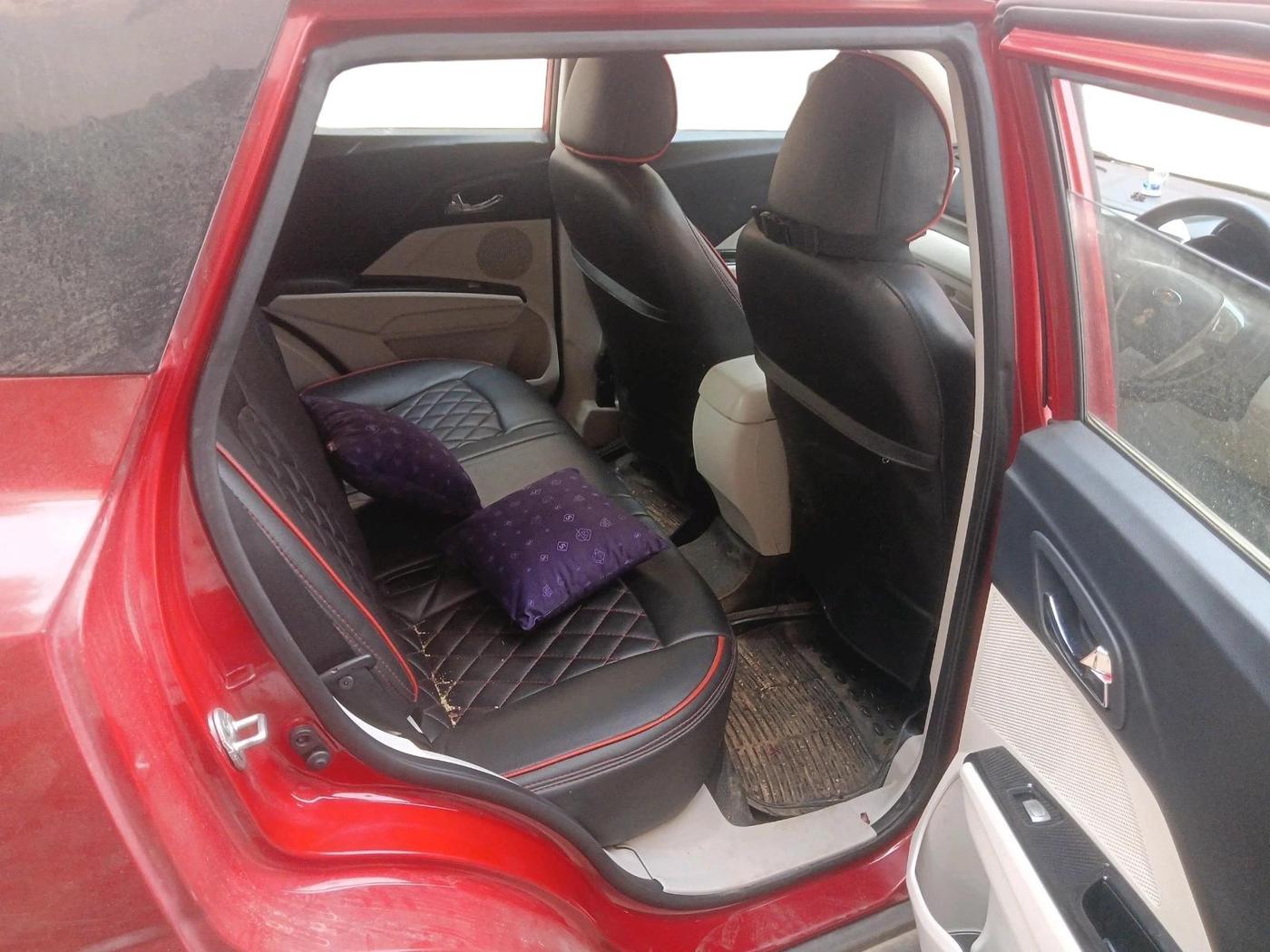 2022 Mahindra XUV300 W8 1.2 PETROL, Petrol, Manual, 55,261 km, interior