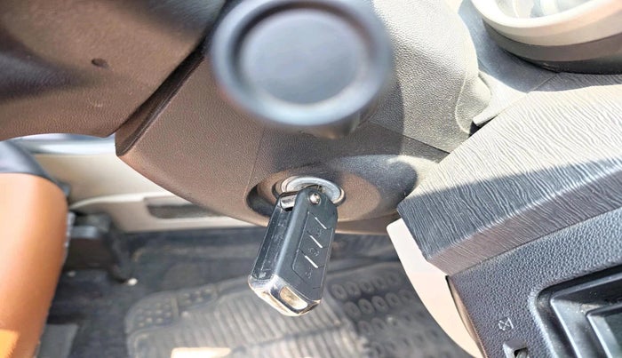 2016 Mahindra XUV500 W6, Diesel, Manual, 1,31,257 km, interior