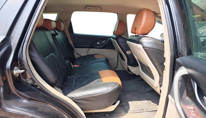 2016 Mahindra XUV500 W6, Diesel, Manual, 1,31,257 km, interior